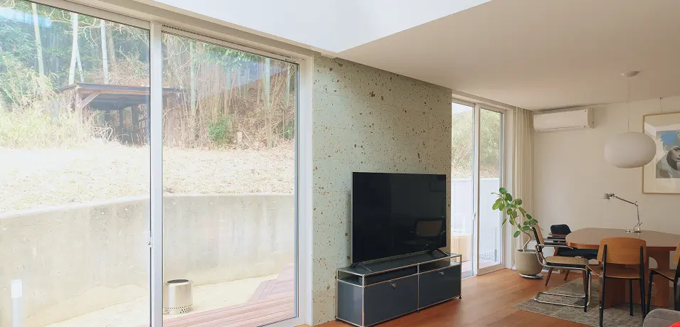 豊かな外の時間を愉しむ大人のくつろぎの家