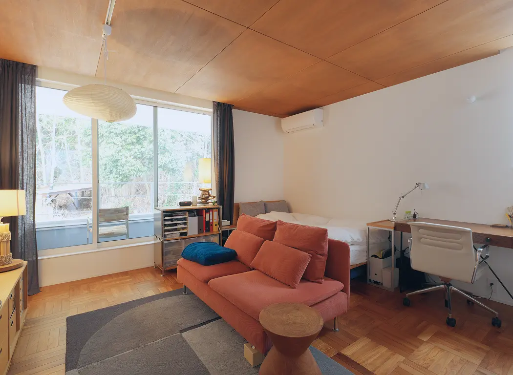 豊かな外の時間を愉しむ大人のくつろぎの家