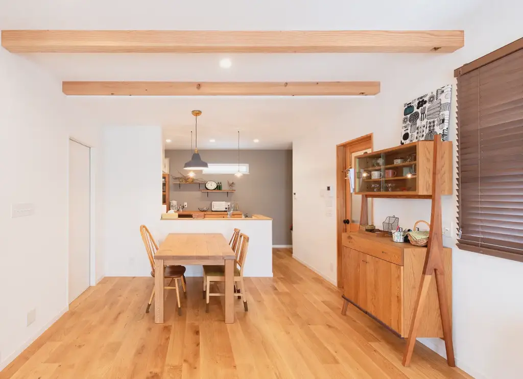 お気に入りの雑貨が映える温かな家