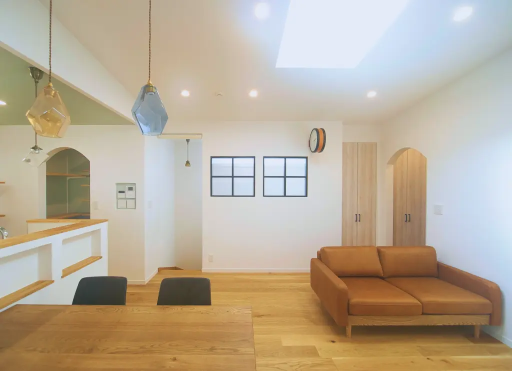 自然素材と曲線がつくるカフェライクな家