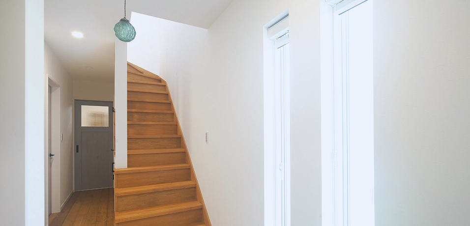 自然素材と曲線がつくるカフェライクな家